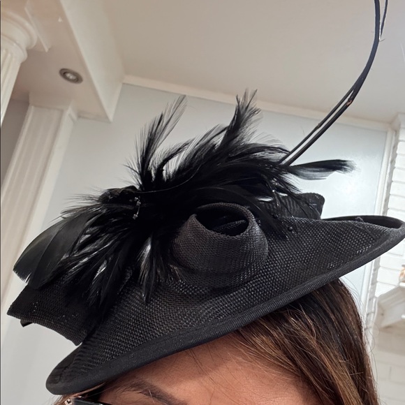 Elegant Black Feather Fascinator - Picture 1 of 1